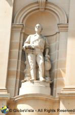 Hamilton Hume statue